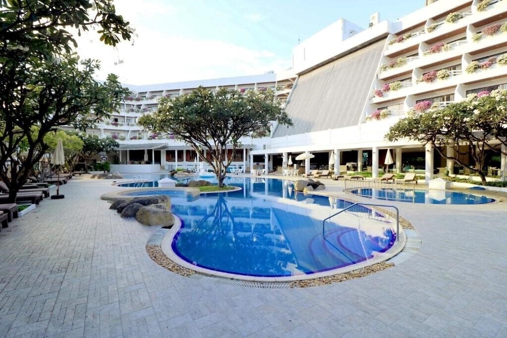 Отель The Cha-Am Methavalai Hotel 4*