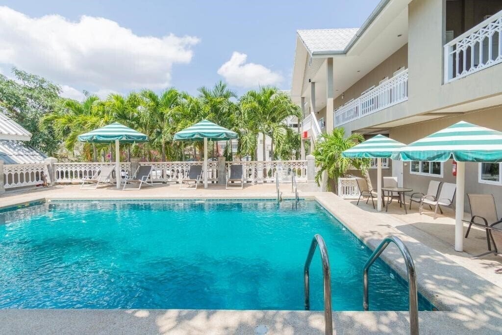 Hotel Pom Pom Residence By Oyo Rooms 3*