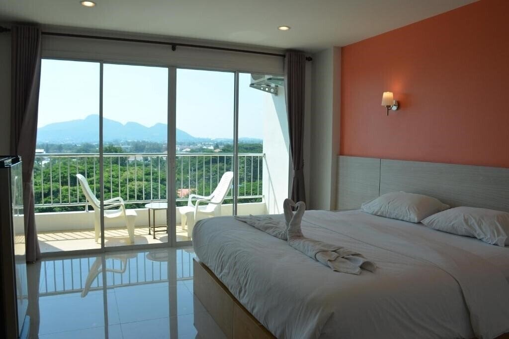 Hotel The Base Hua Hin 3*