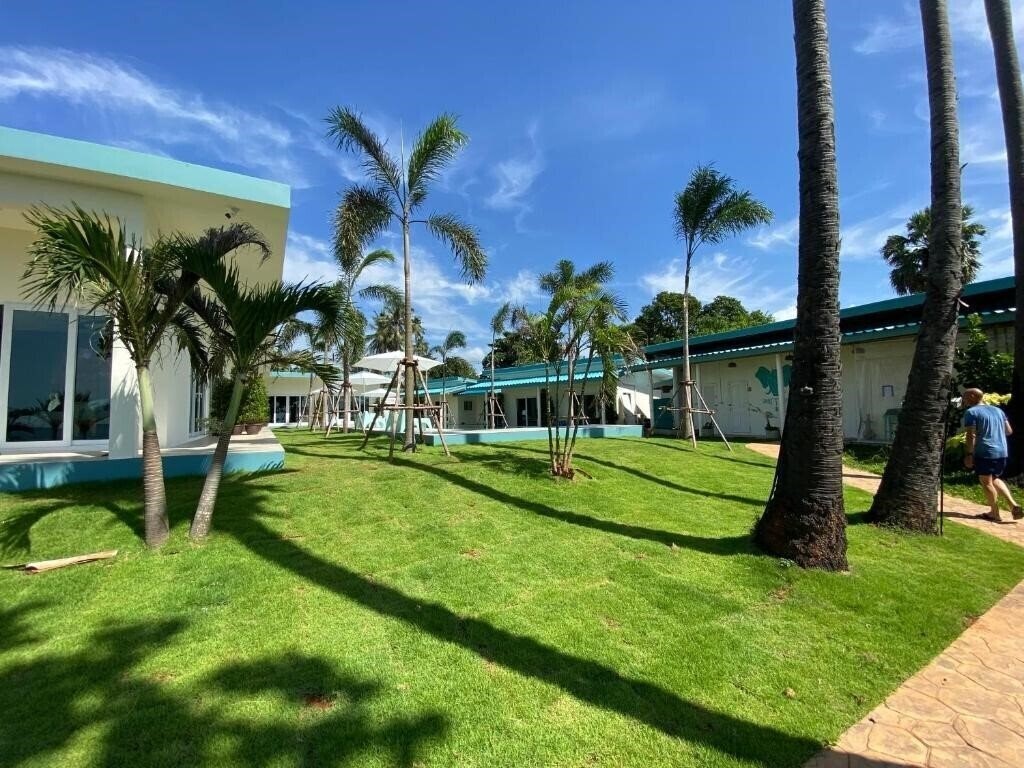 Отель Le Petit Saint Tropez 3*