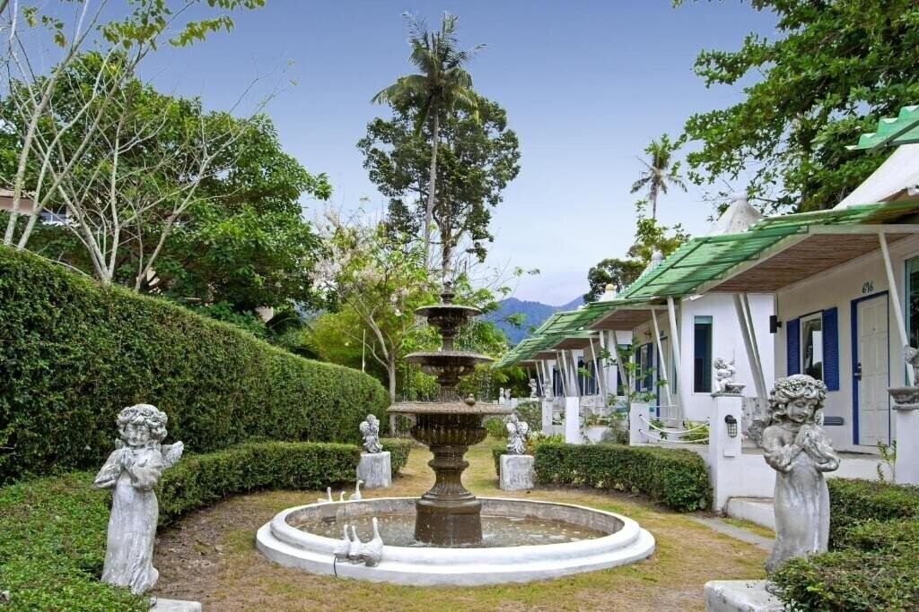 Готель The White Knot Resort 3*