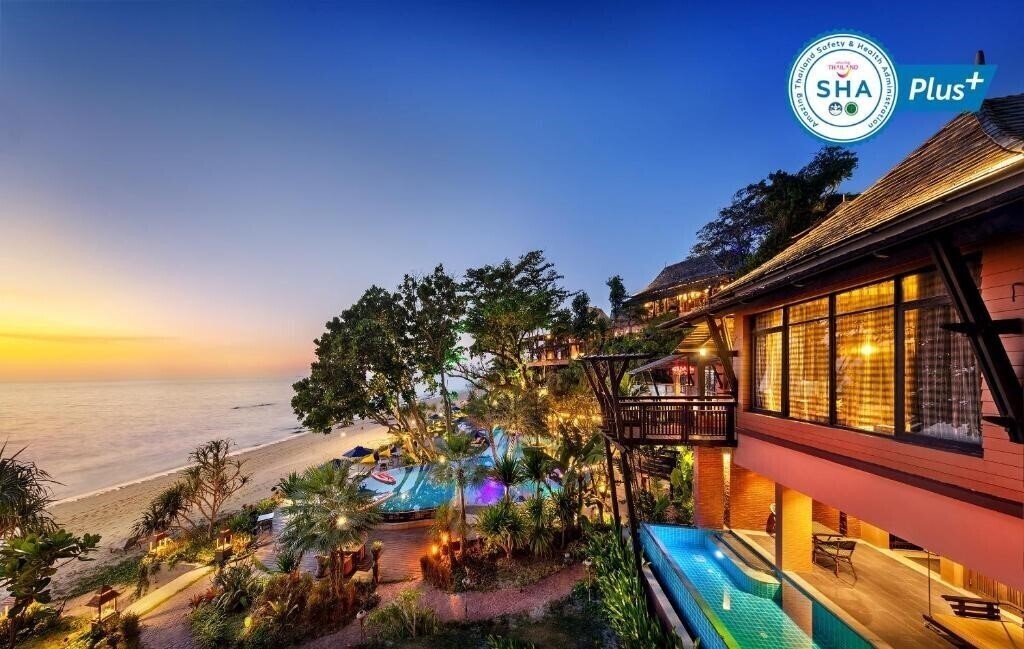 Hotel Nirvana Beach Resort & SPA 3*