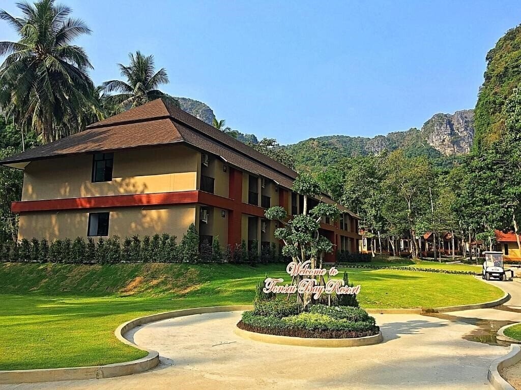 Hotel Tonsai Bay Resort 4*