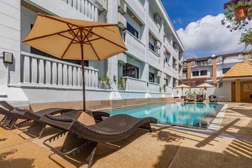 Отель Rattana Beach Hotel 3*