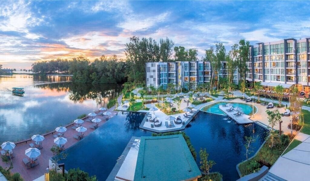 Hotel Cassia Phuket 4*