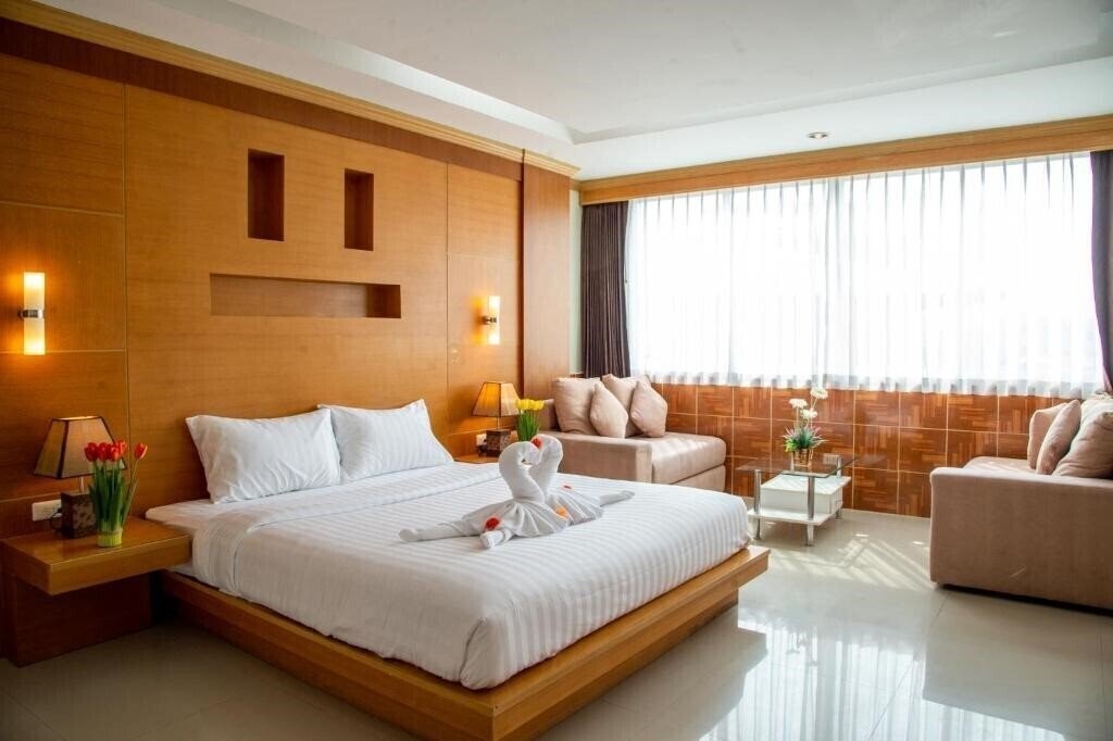 Hotel Patong Eyes 3*