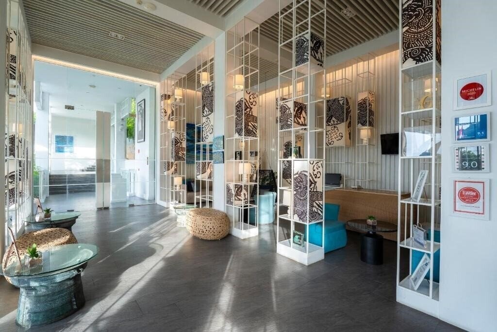 Zdjęcie The Nai Harn (ex. Royal Phuket Yacht Club) 5*