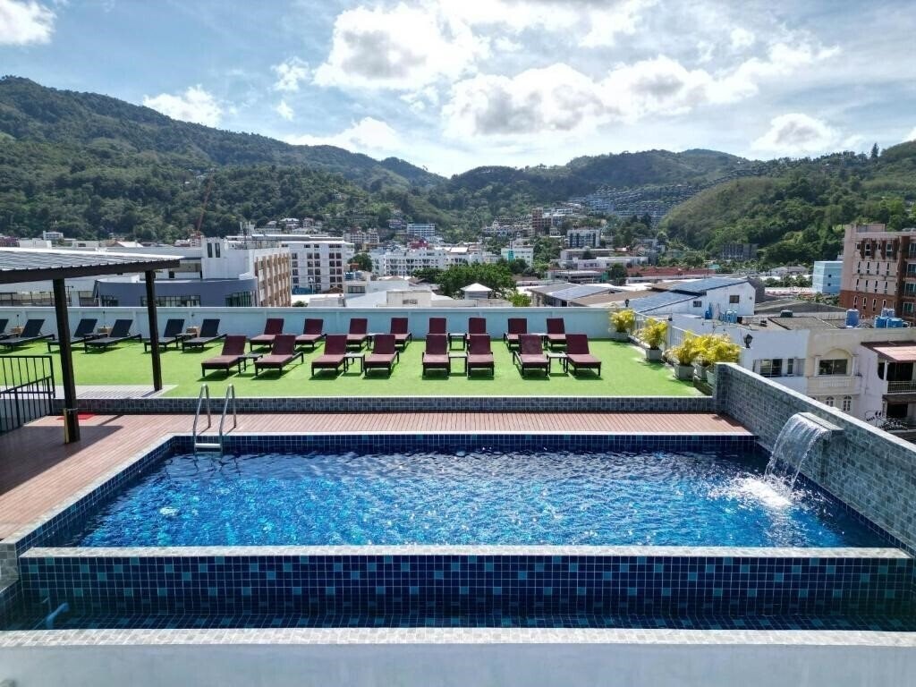 Отель Paripas Patong Resort 4*