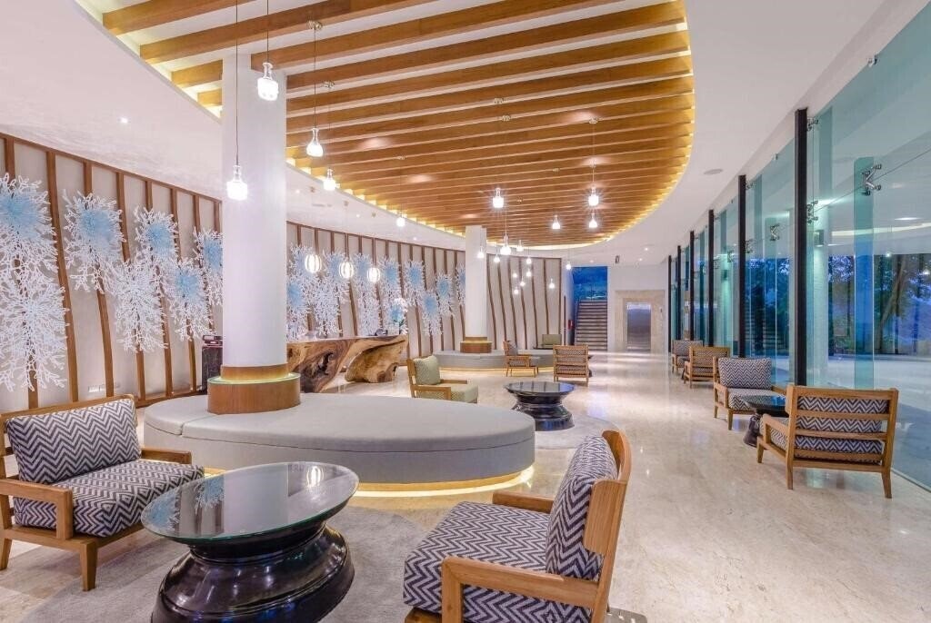 Фотографія Wyndham Grand Phuket Kalim Bay 5*