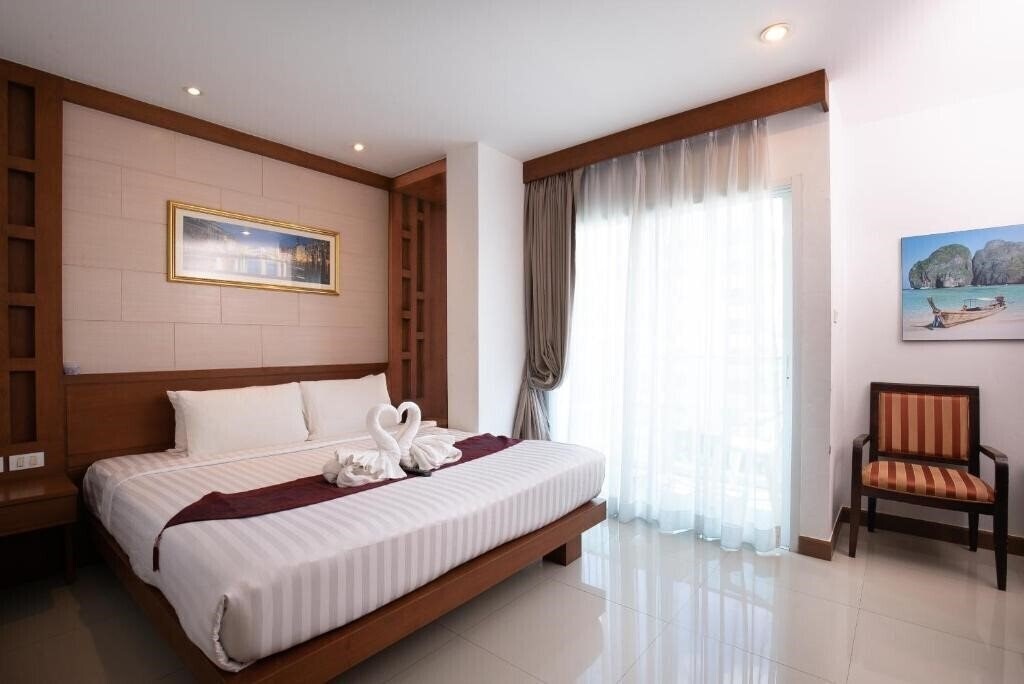 Готель Expat Hotel Patong Center 3*