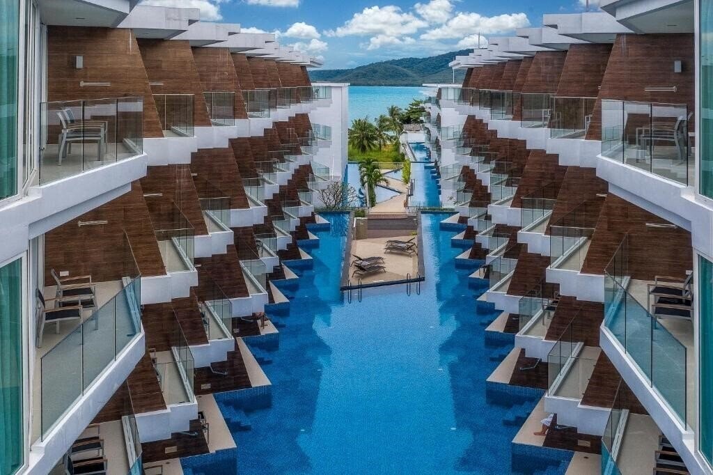 Изображение Beachfront Phuket 4*