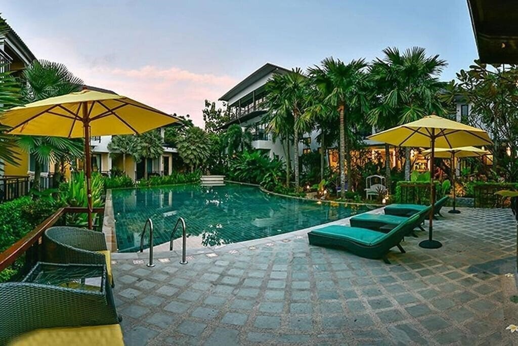 Готель Coco Retreat Phuket Resort And Spa 3*