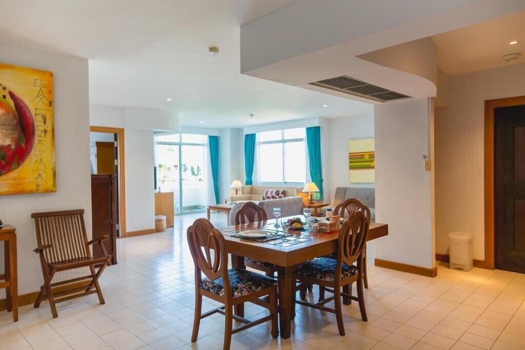 Zdjęcie Central Waterfront Suites 4*