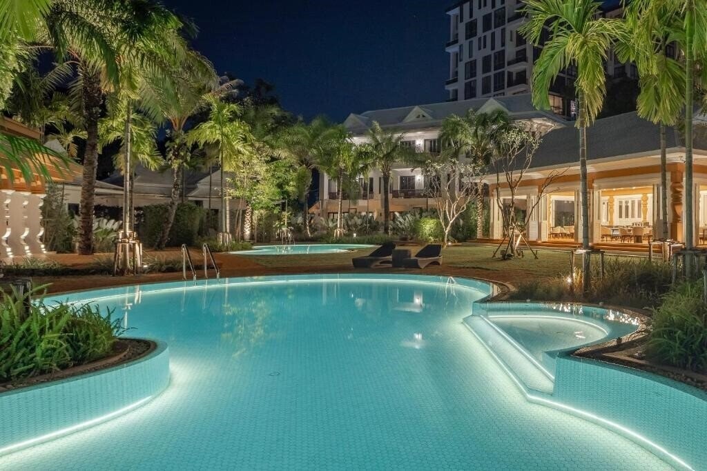Отель The Pe La Resort Phuket 4*