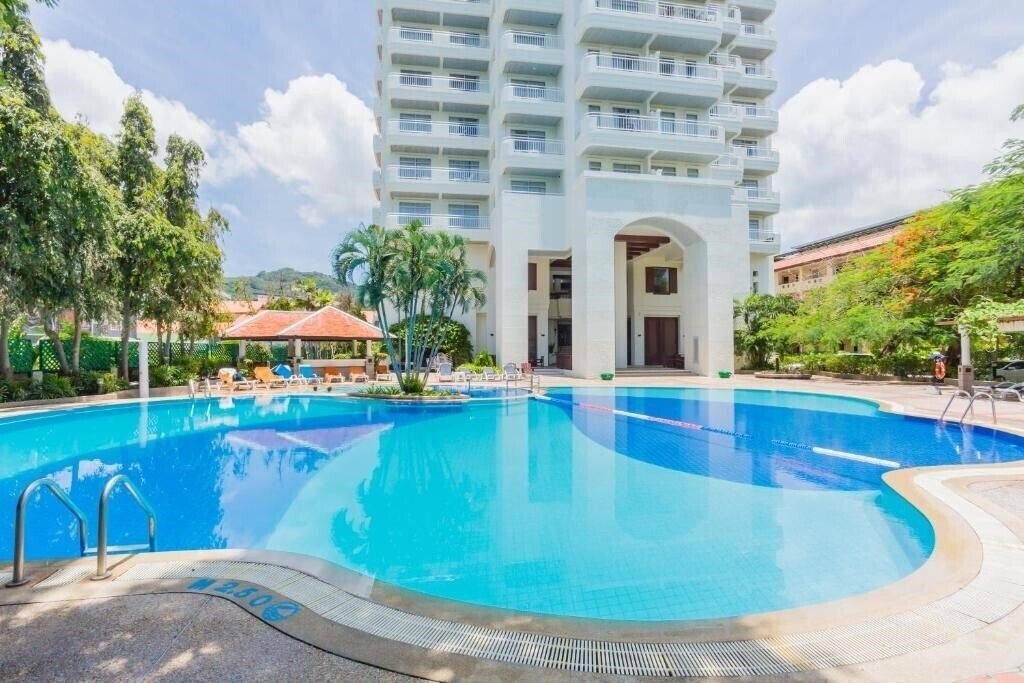 Готель Waterfront Suites Phuket by Centara 4*