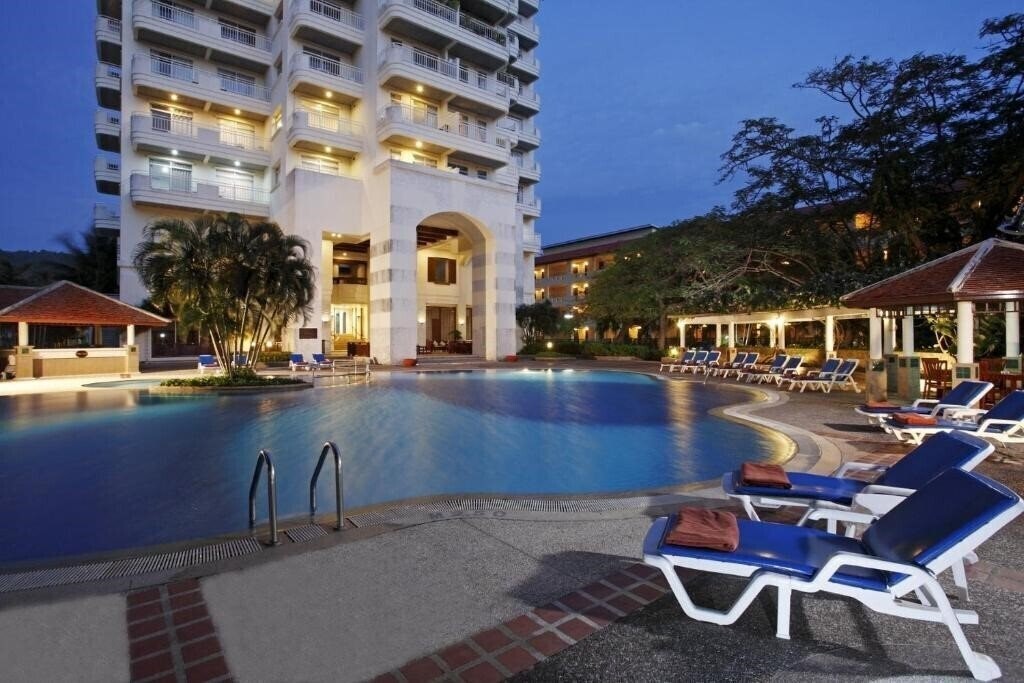 Фотографія Waterfront Suites Phuket by Centara 4*