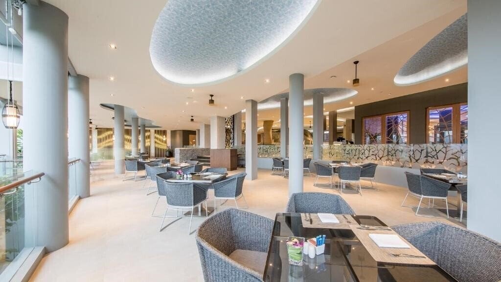 Фотография Crest Resort Pool Villas 5*