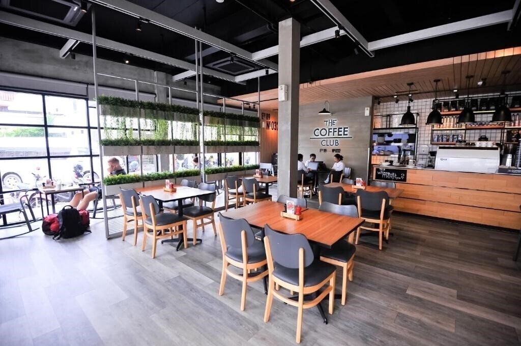 Zdjęcie Glur Phuket Patong Beach 3*