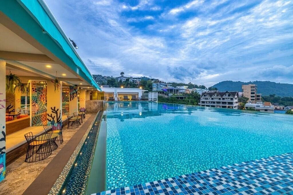 Картинка Triple L Hotel Patong Beach 4*