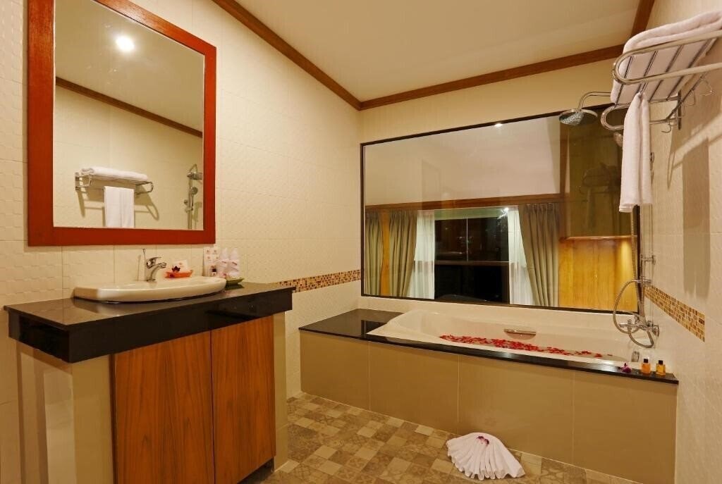 Zdjęcie Chabana Bang Tao Resort 3*