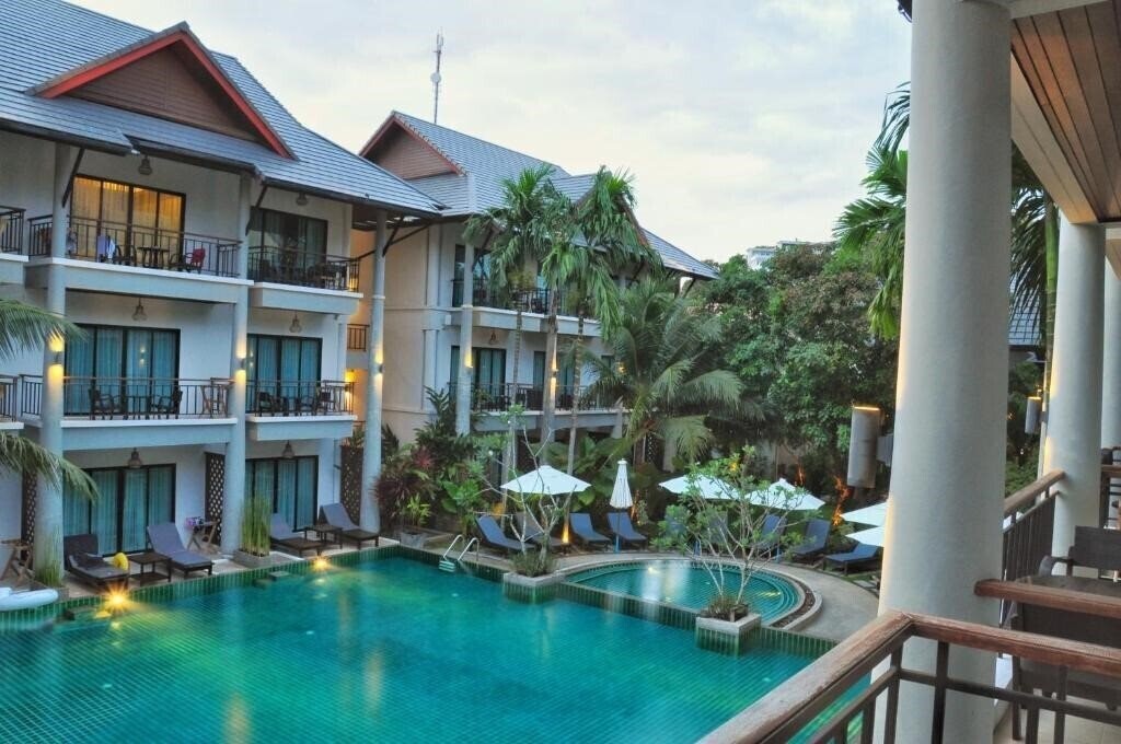 Готель Navatara Phuket Resort 4*