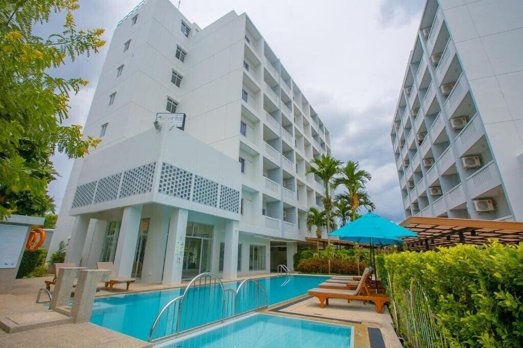 Hotel Recenta Suite Phuket Suanluang 4*