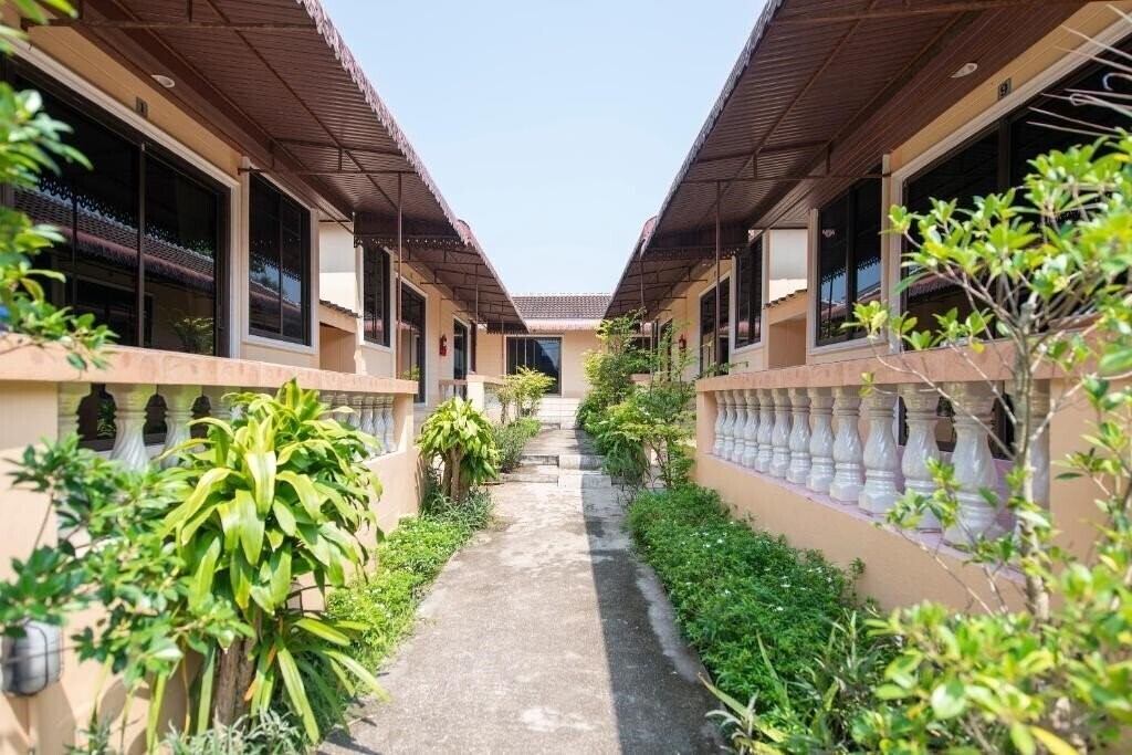 Готель Oyo 325 Naiyang Cottage 3*