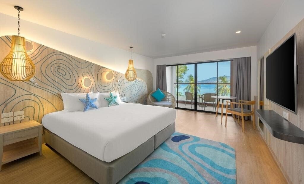 Фото Liv Hotel Phuket Patong Beachfront 4*