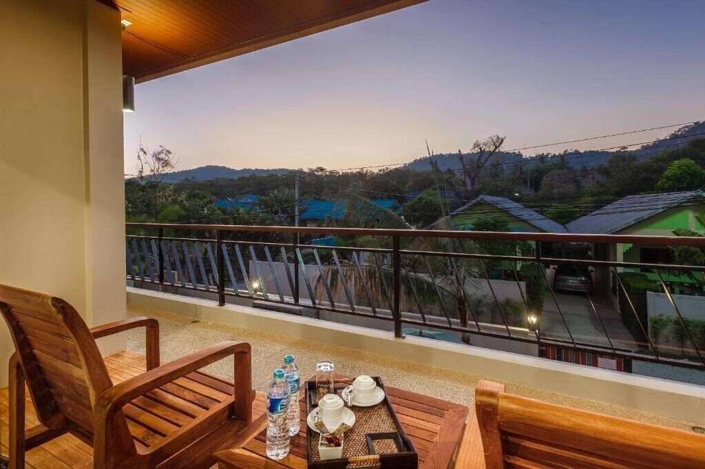 Фотографія Happy Eight Resort Phuket 3*