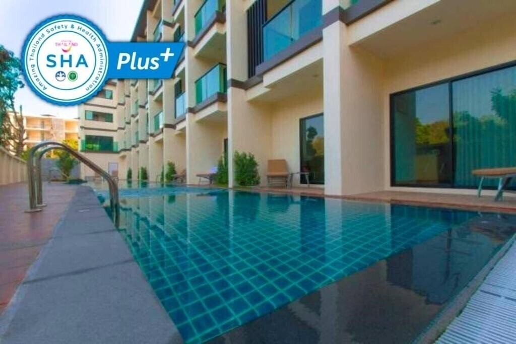 Hotel Airport Beach Hotel Phuket 4*