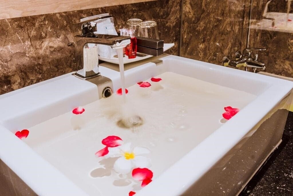 Zdjęcie Airport Beach Hotel Phuket 4*