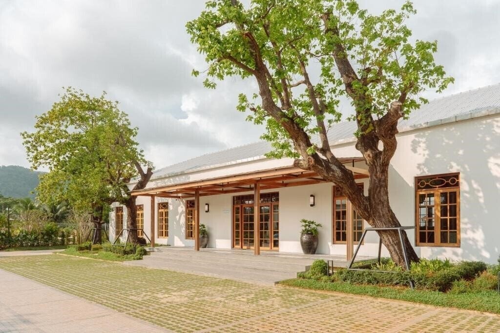 Фотографія Sugar Marina Resort Lagoon Villas Naiyangbeach 4*