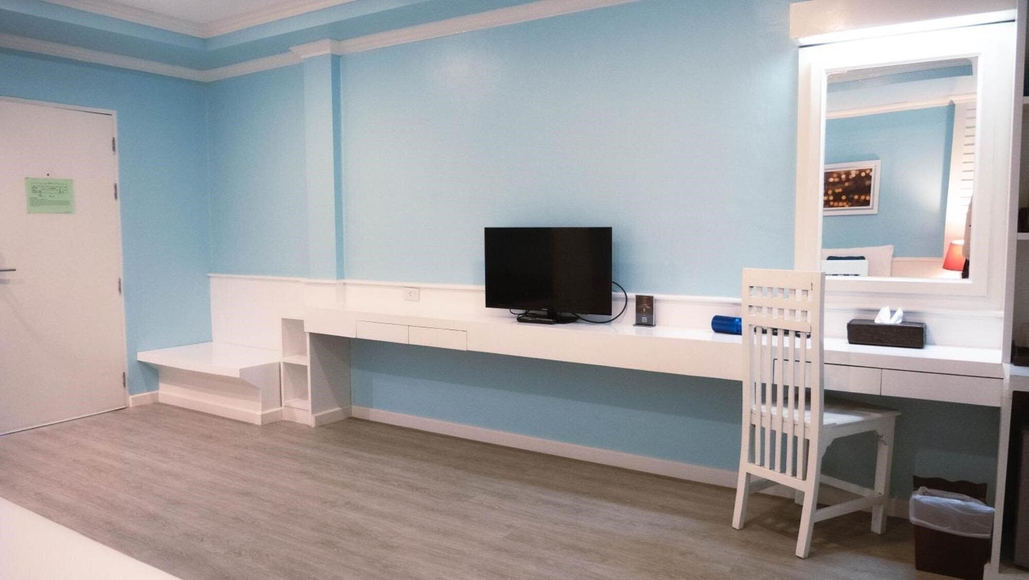 Фото B Buri Hotel 3*