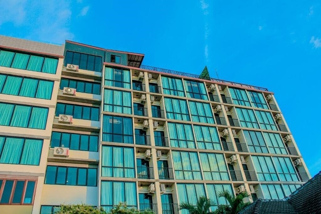 Фотографія The Sixteenth Naiyang Beach Hotel 4*