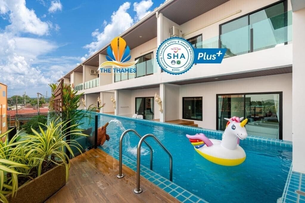 Hotel The Thames Pool Access Resort 4*