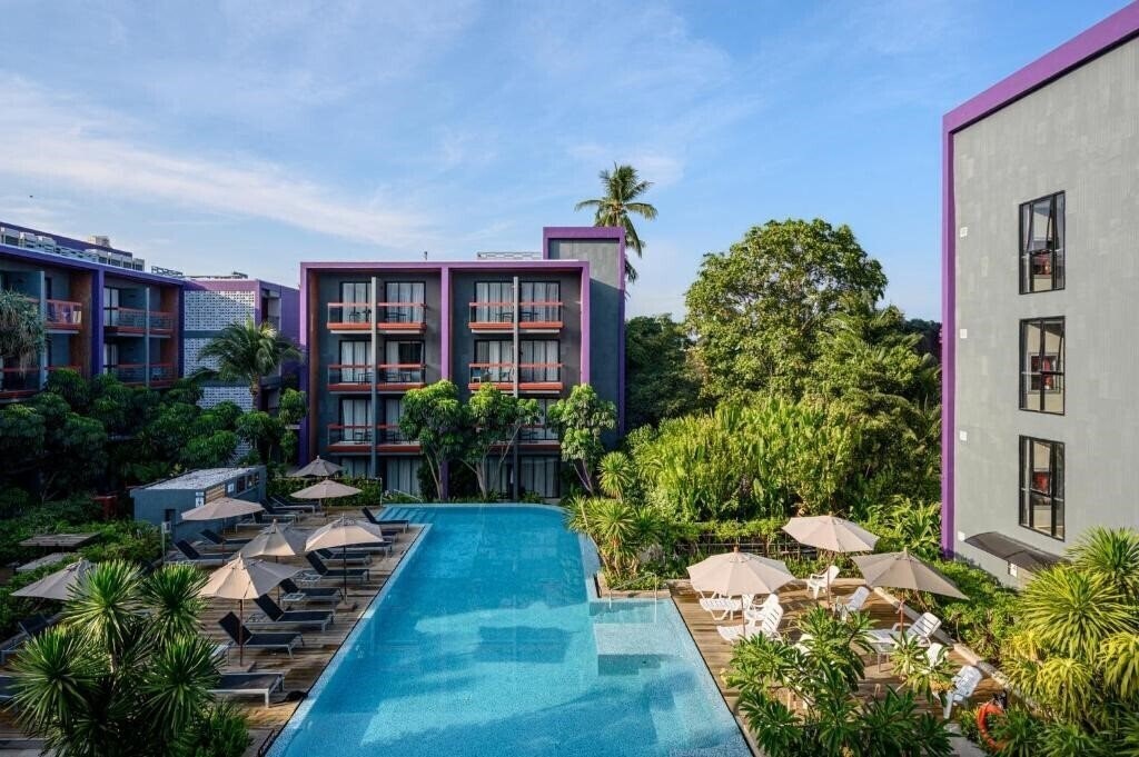 Фото Holiday Inn Express Phuket Patong Beach Central 3*