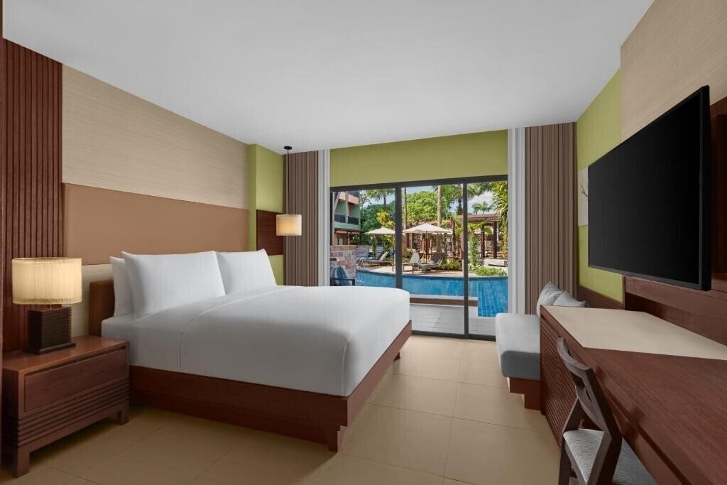 Фотографія Courtyard by Marriott Phuket, Patong Beach Resort 4*