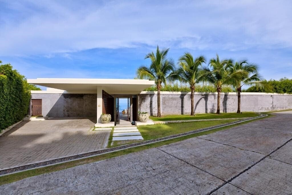 Фотографія Villa Natha 5*