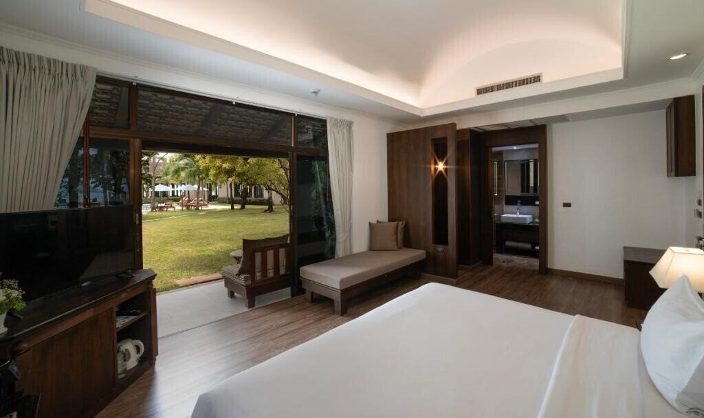 Hotel Celes Beachfront Resort 4*