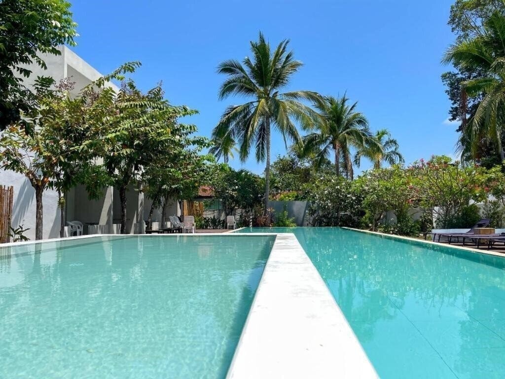 Отель The Living Pool Villas 3*