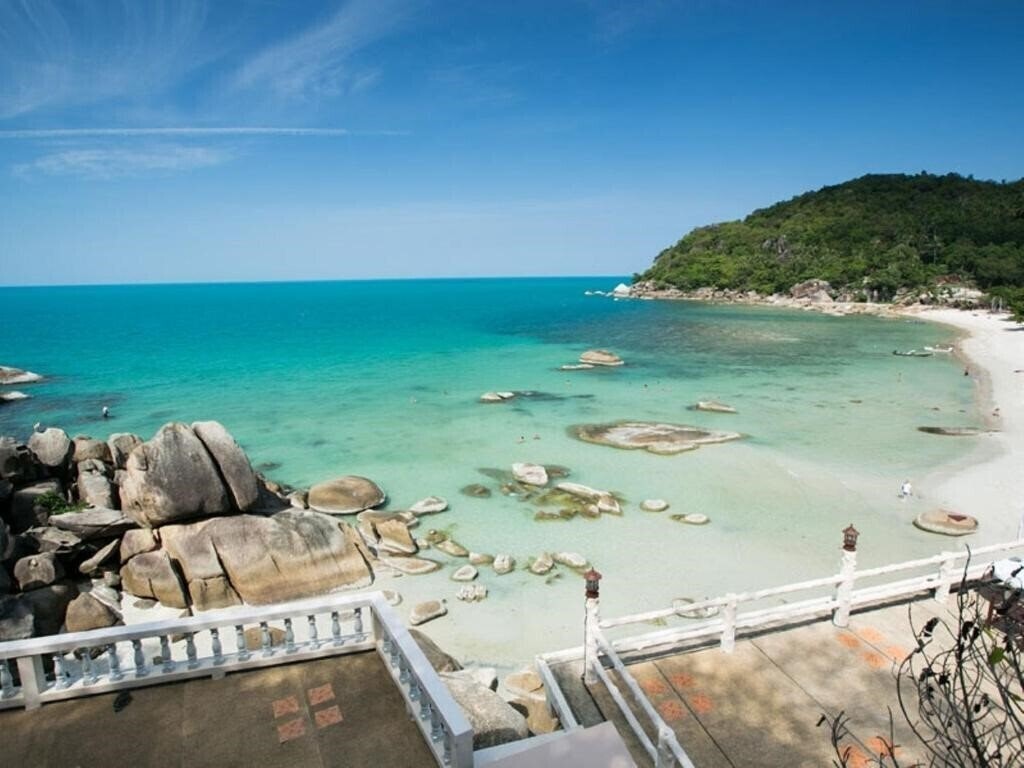 Готель Crystal Bay Beach Resort 3*