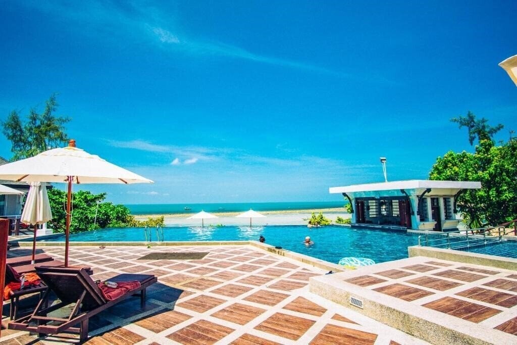 Фото Al's Laemson Resort 3*