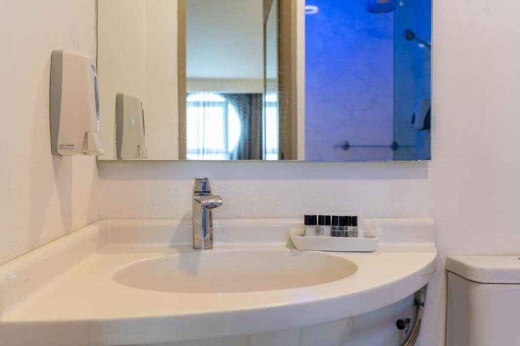 Zdjęcia Rodina Beach Hotel (ex. Isawanya Beach Resort) 3*