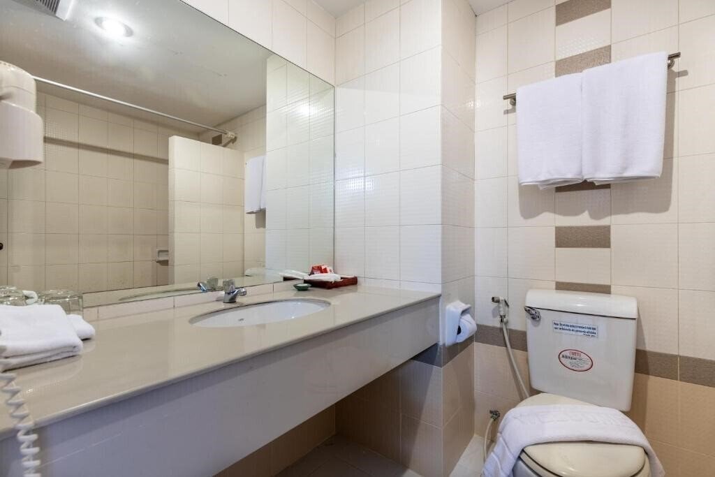 Картинка Eastiny Plaza Hotel 2*