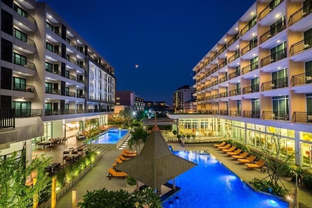 Готель Hotel J Pattaya (ex. Hotel J) 4*