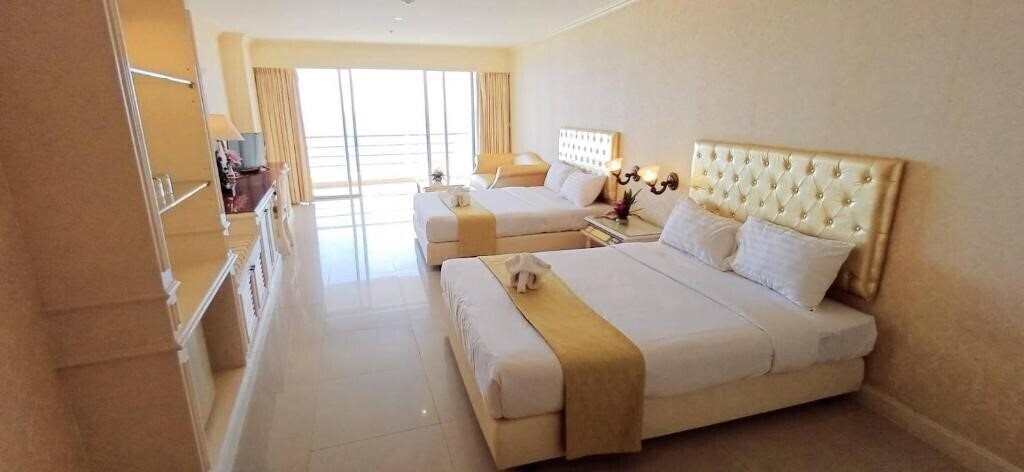 Фотографія Adriatic Palace Pattaya 4*