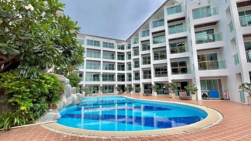 Готель Dragon Beach Hotel Pattaya Main Wing 3*