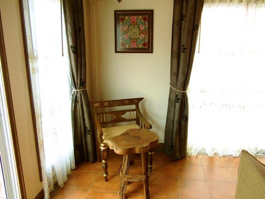 Zdjęcie The Red Balcony Inn 2*