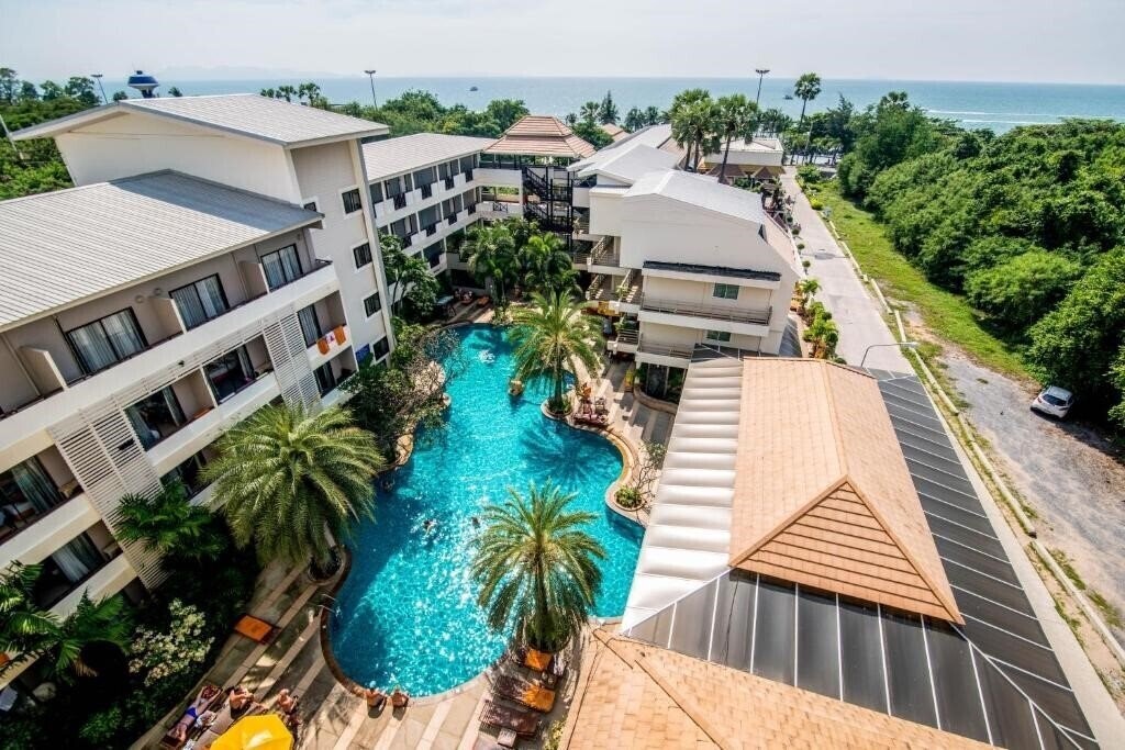 Hotel Sea Breeze Jomtien Resort 3*