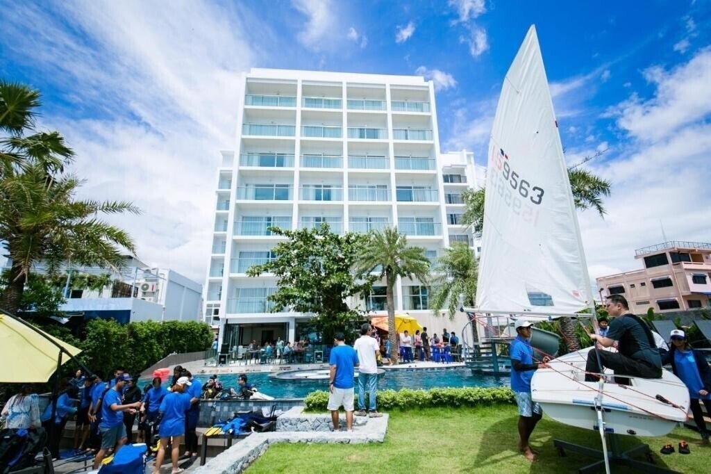 Отель Worita Cove Hotel 4*